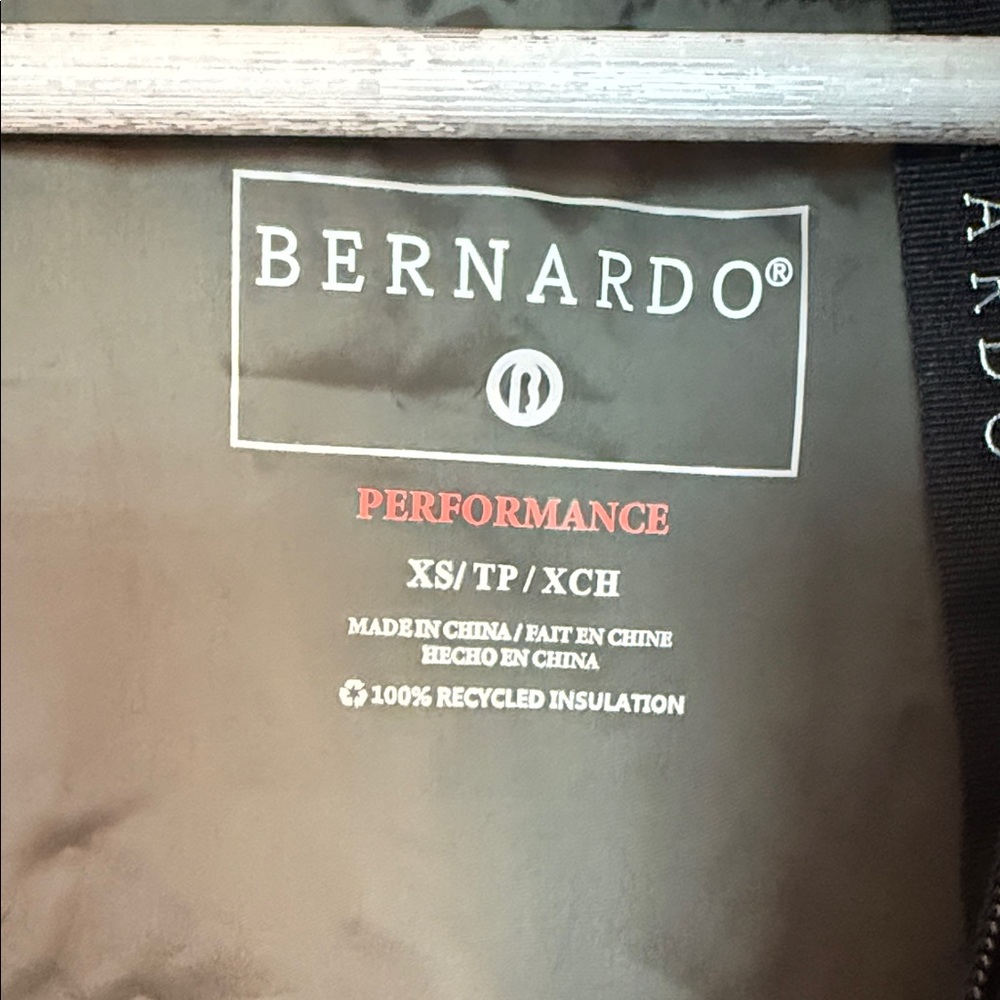 Bernardo Olive Quilted Lightweight Puffer Jacket. As new - Picture 10 of 14